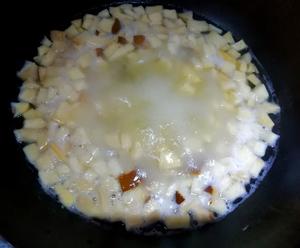 杏鲍菇炒玉米胡萝卜丁的做法 步骤2