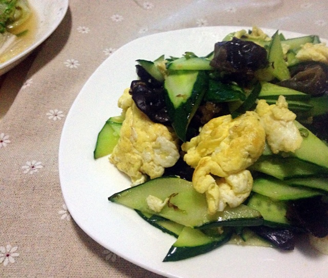 黄瓜木耳炒鸡蛋