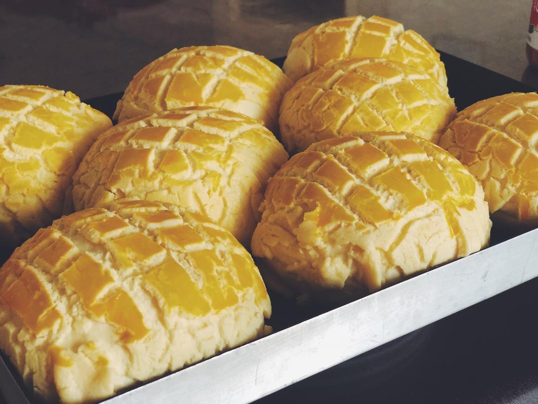 好吃到炸裂的港式菠萝包（附带制作酥皮的小视频）