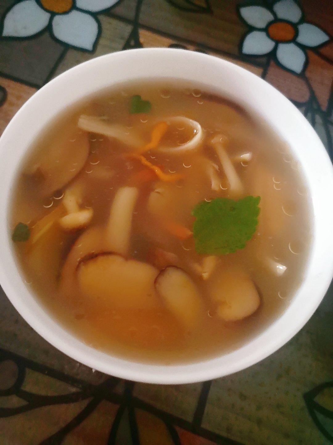 鲜到起飞的菌菇汤！不好喝不要钱！
