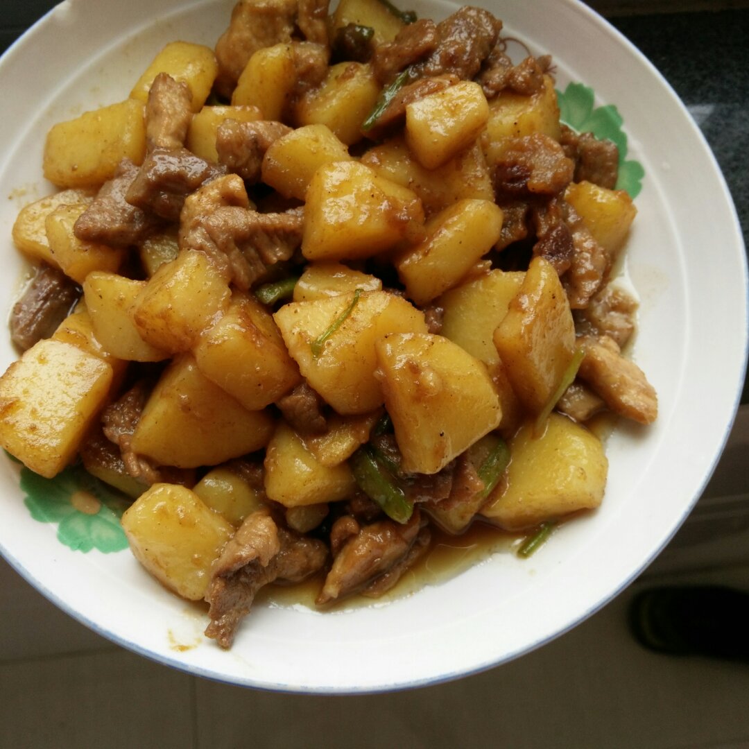 土豆焖肉