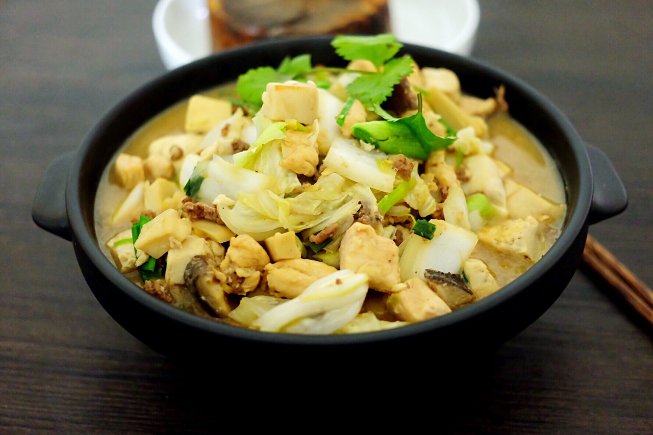 香菇豆腐炖鸡胸的做法