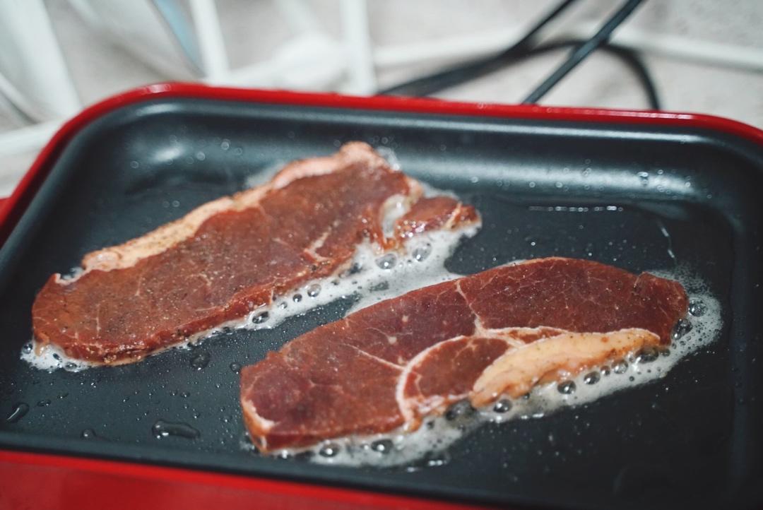 四分钟煎好一块鲜嫩多汁的牛排