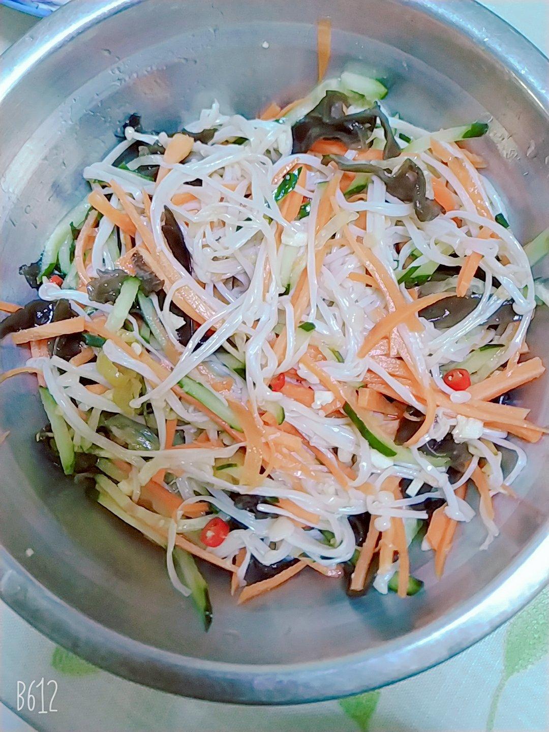 凉拌黄瓜金针菇