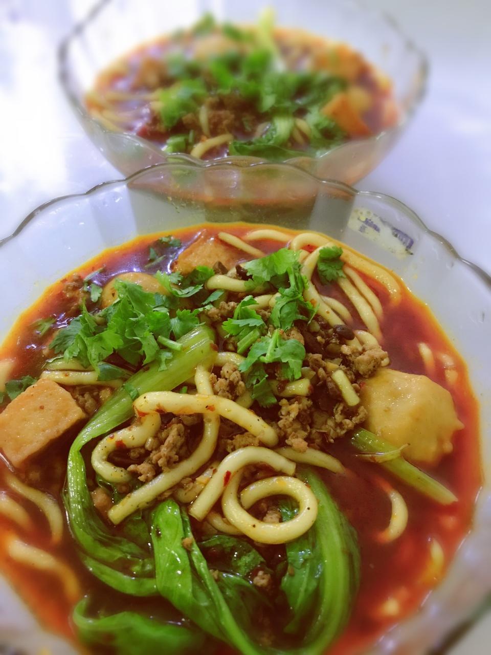 瓦细葱葱做的肉末什锦土豆粉