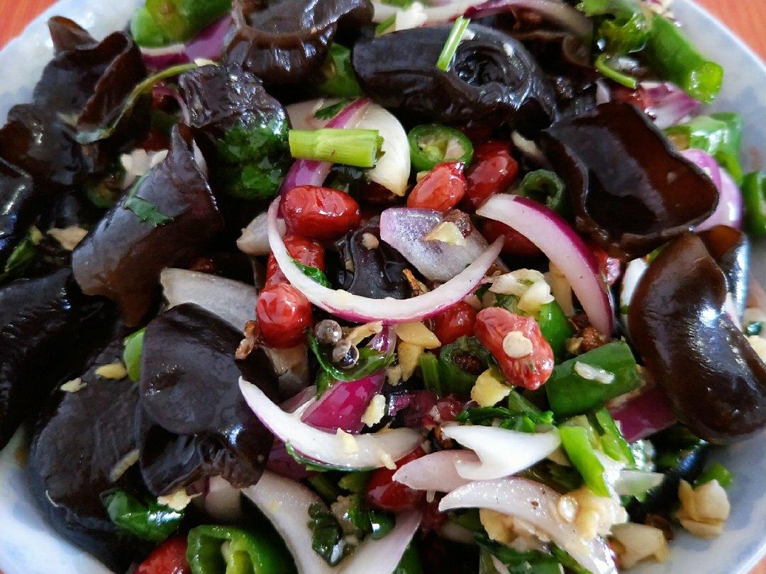 凉拌洋葱木耳–通血管开胃快手凉菜