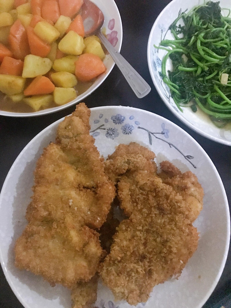 黄金酥脆的炸猪排