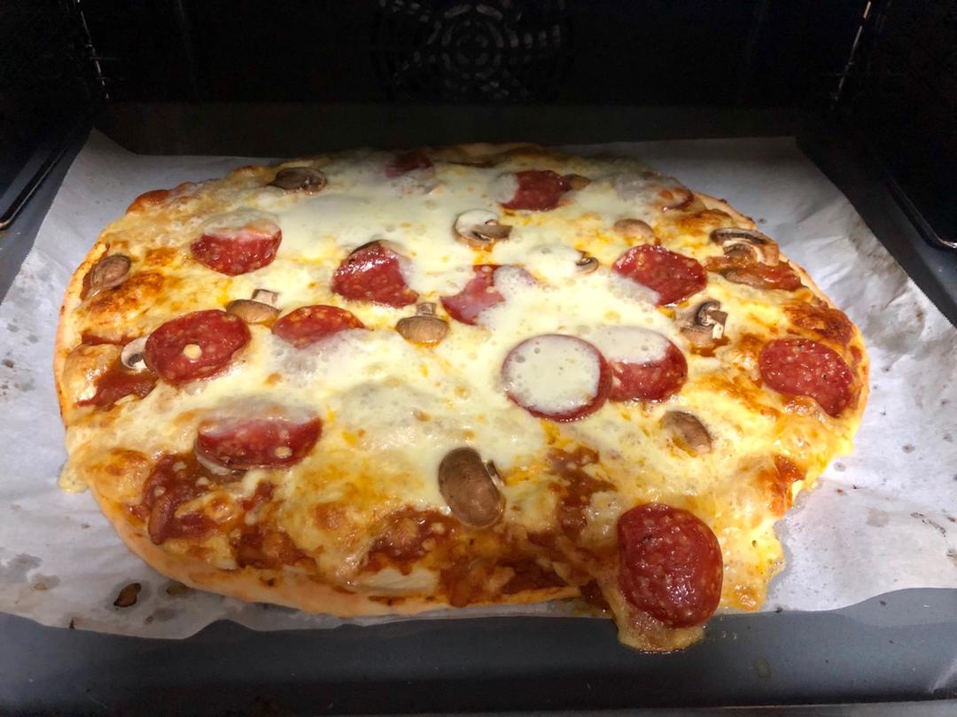 萨拉米薄底披萨 Salami Pizza