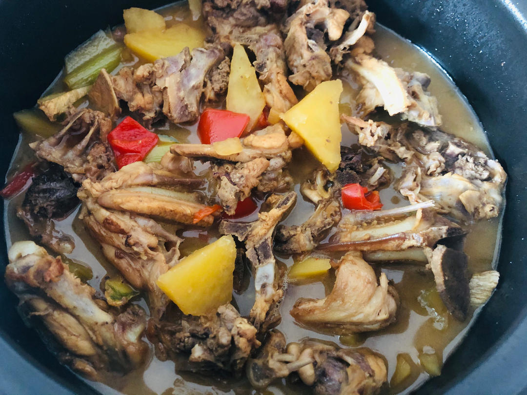 张骞做的土豆炖鸡架