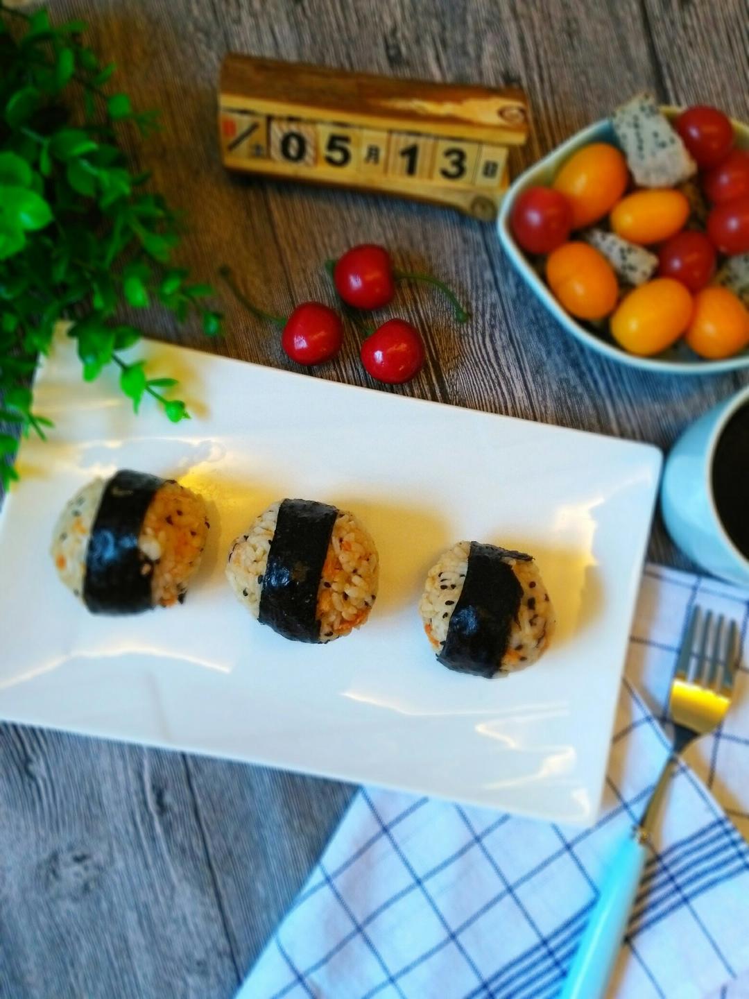 海苔肉松饭团