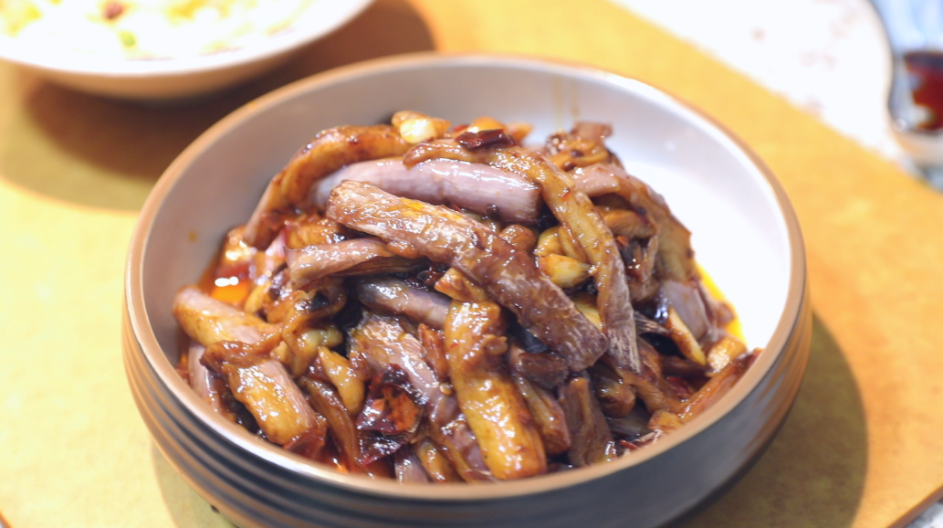 【家常菜】 下饭必备鱼香茄子~的做法