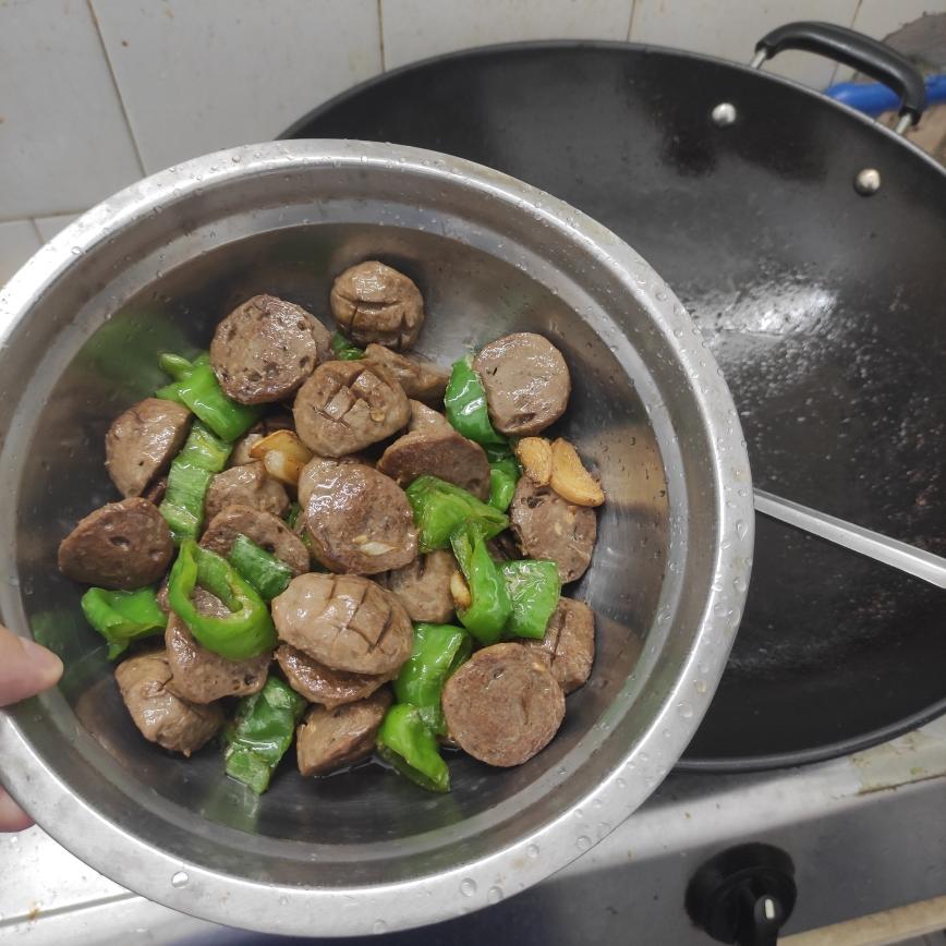 辣椒炒牛肉丸