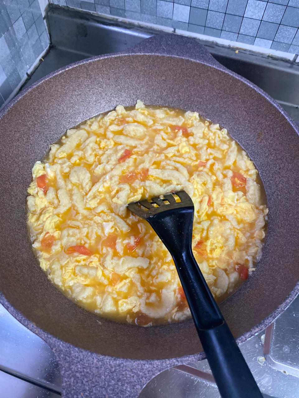 不用揉面就能吃的美味面食——西红柿小鱼面疙瘩