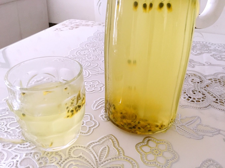 百香果的朴素吃法（百香果汁）