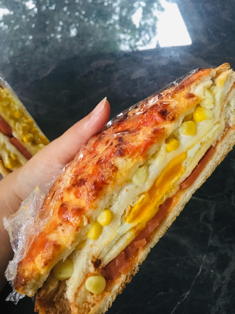 好吃的奶酪三明治