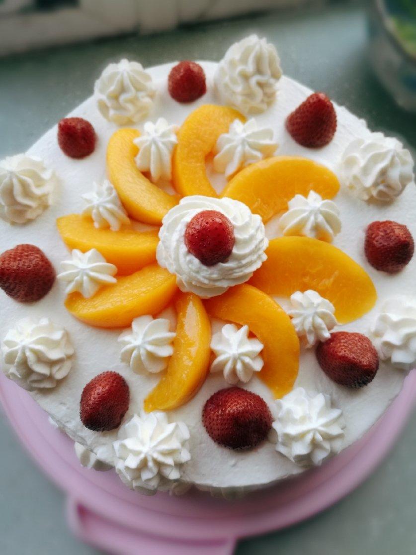 简单奶油裱花水果蛋糕