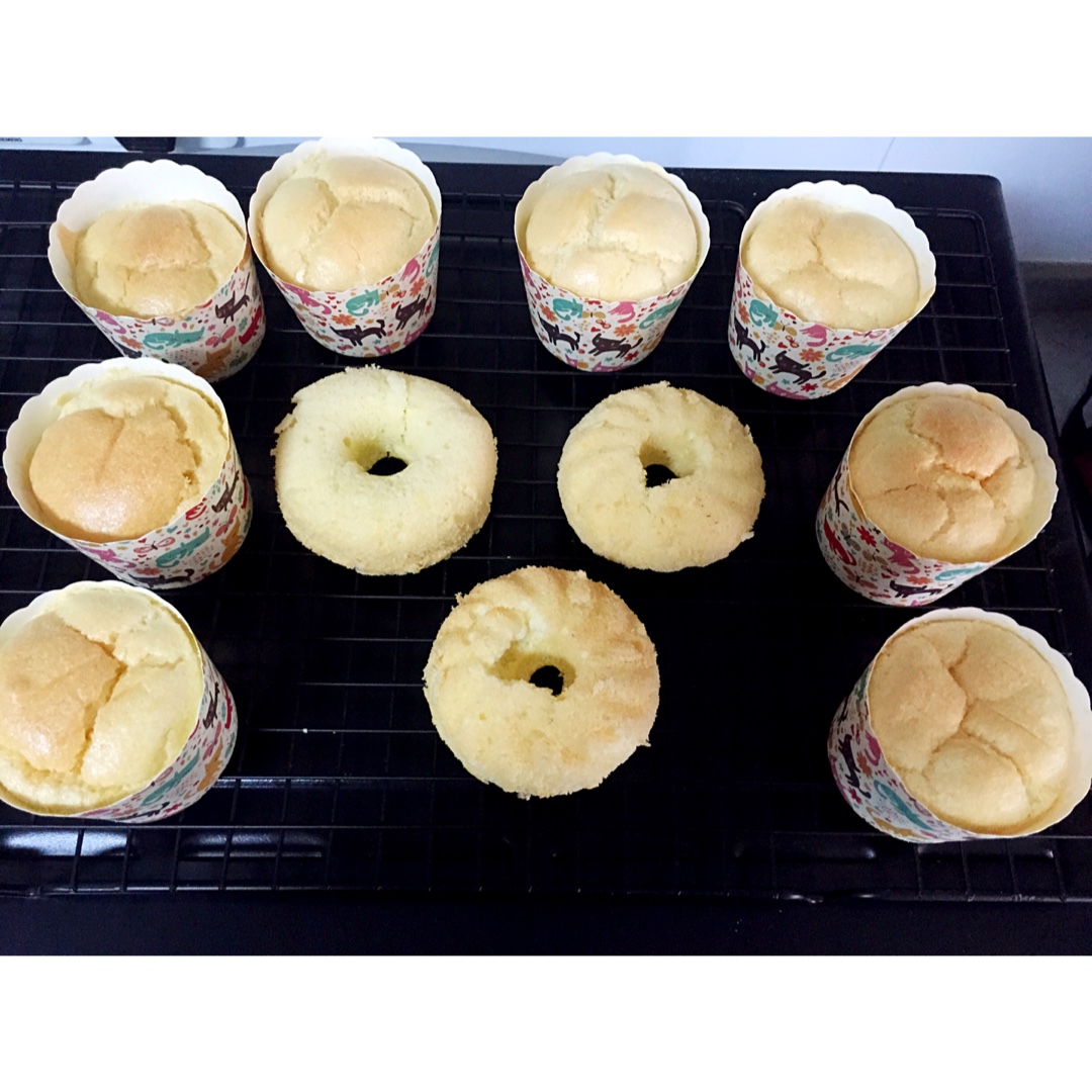 软绵绵戚风纸杯蛋糕