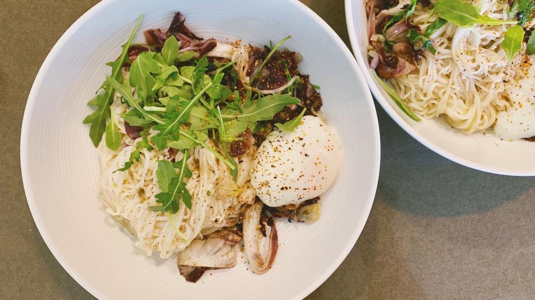 鳀鱼酱炒苦味菜烩面