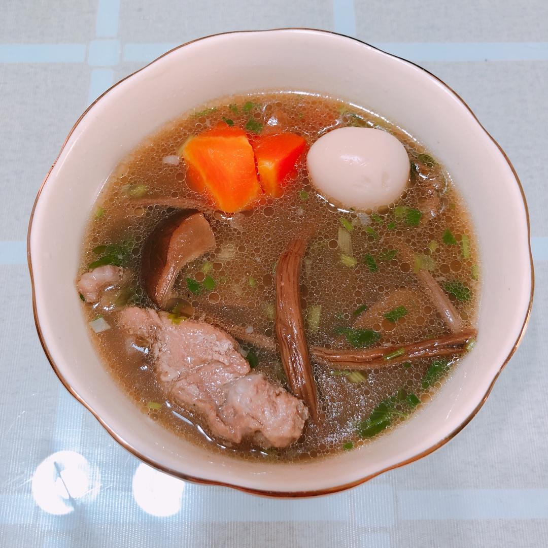 营养茶树菇排骨汤