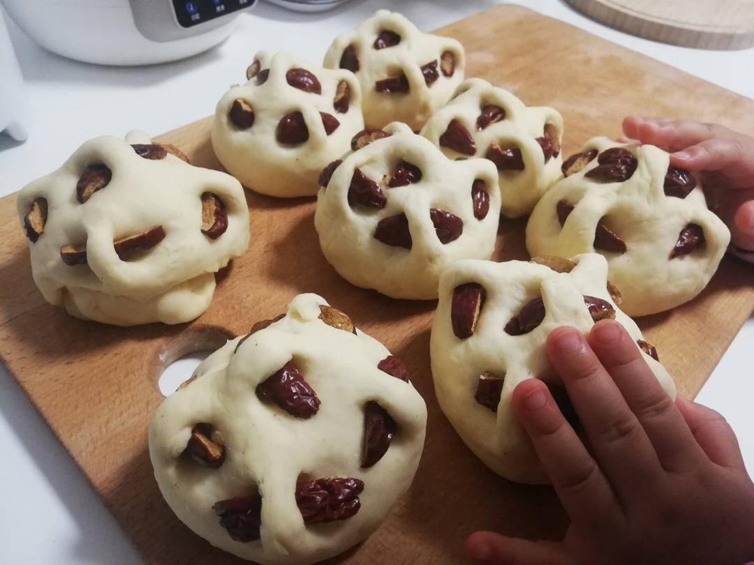 马小虎的马儿做的大枣牛奶馒头