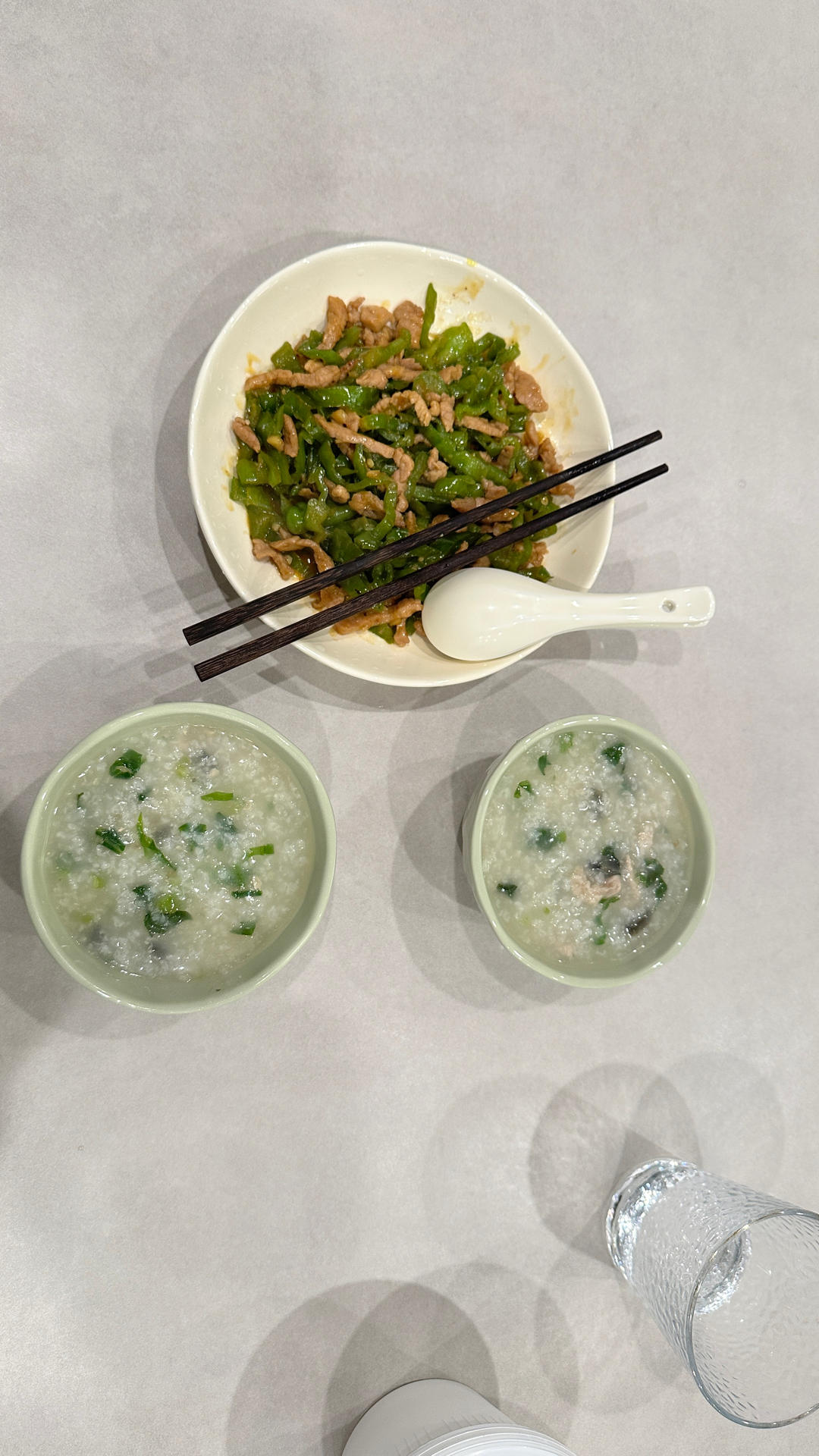 妈妈👩教我做的皮蛋瘦肉粥🥣简单快捷美味😋