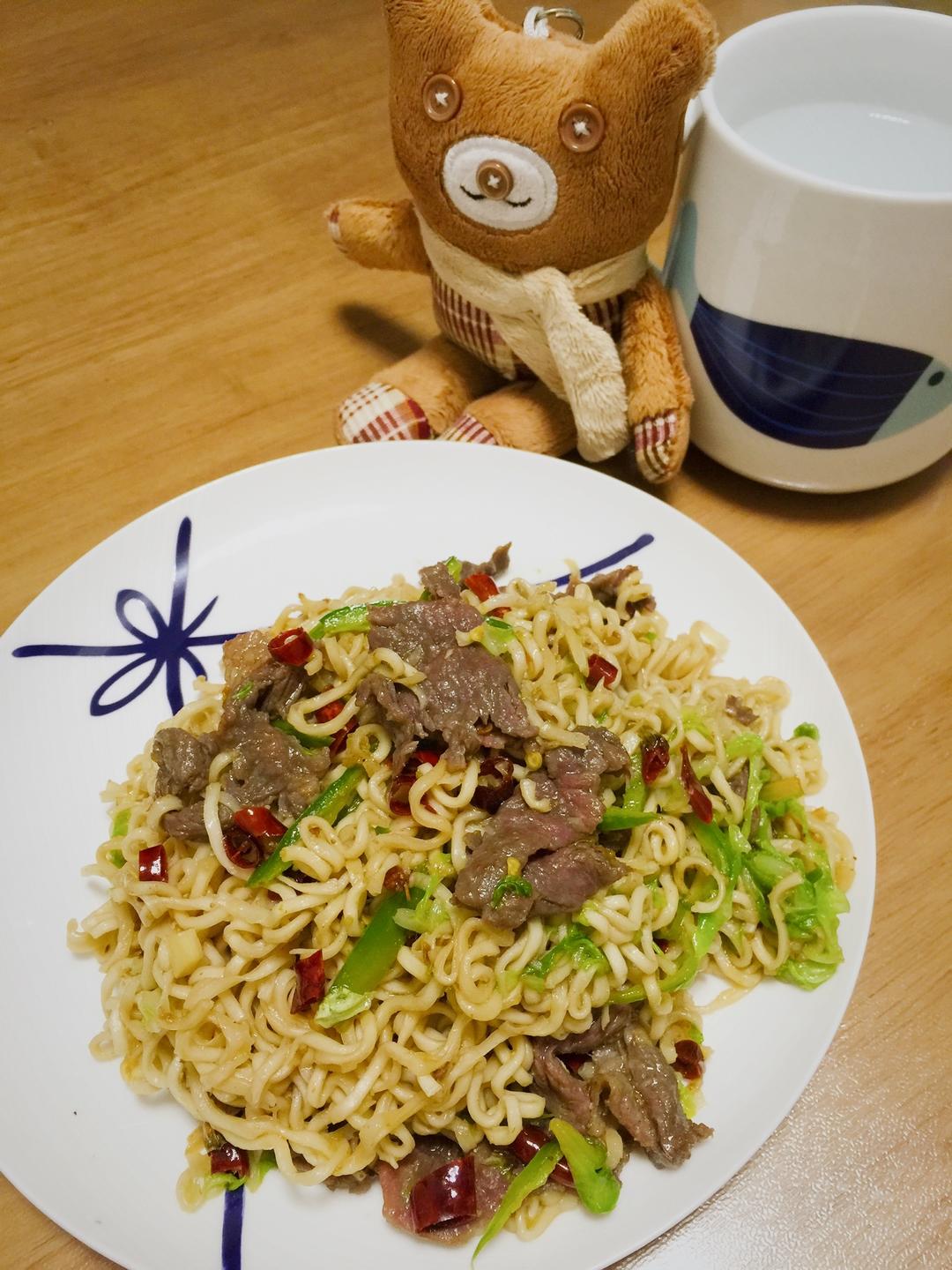 孜然牛肉炒方便面