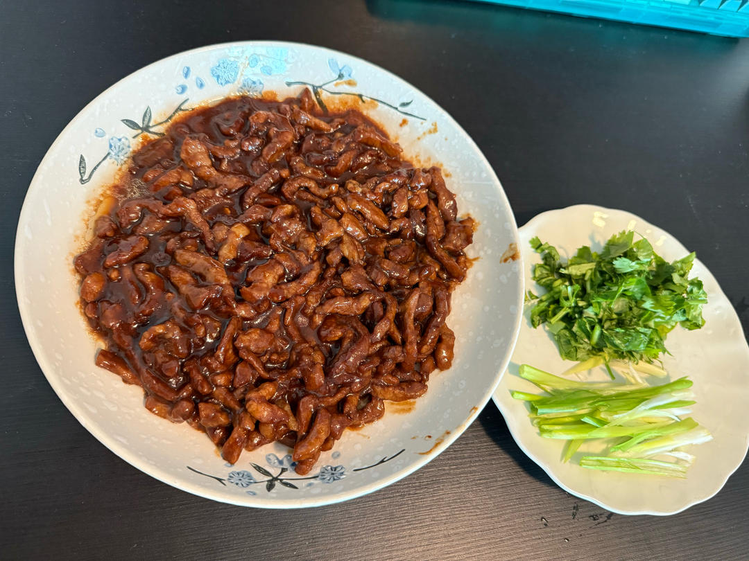 厨师长教你：“京酱肉丝”的家常做法，酱香咸甜适中，老少皆宜