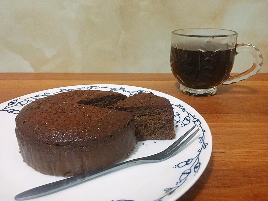 不用面粉也能做的巧克力蛋糕「emojoie」