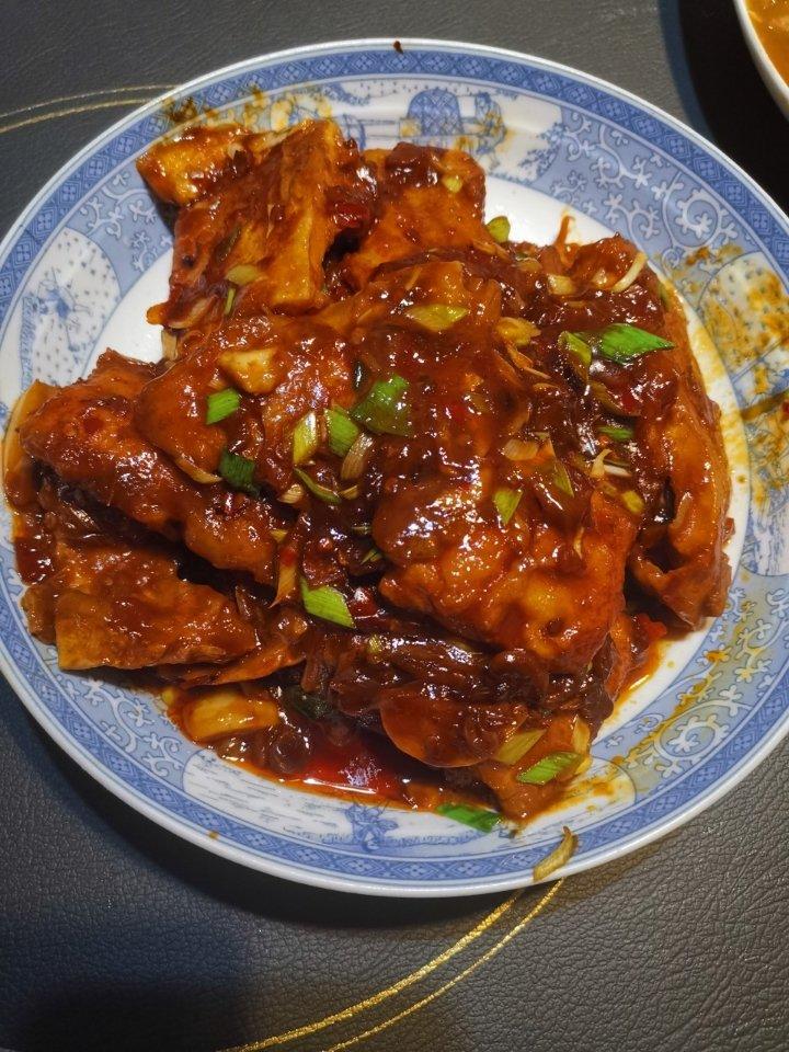 适合孩子吃的下饭菜：酱汁焖鱼