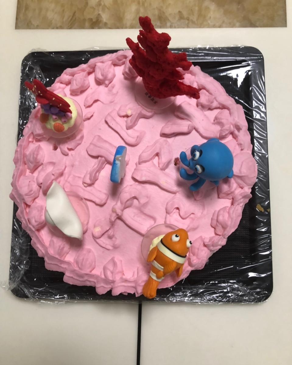 玫瑰花奶油生日蛋糕