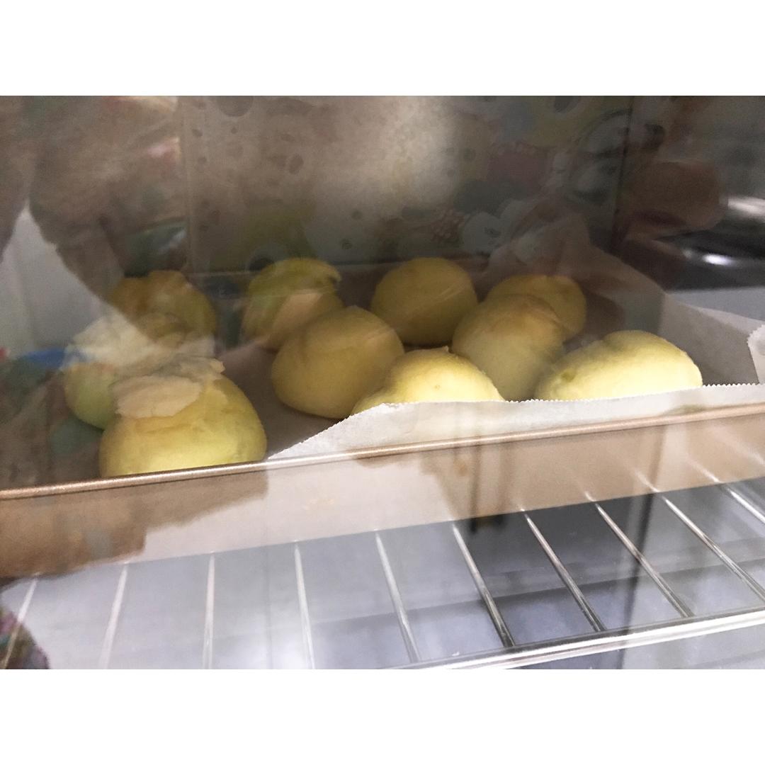 酥皮奶油泡芙--#皮黑森林#