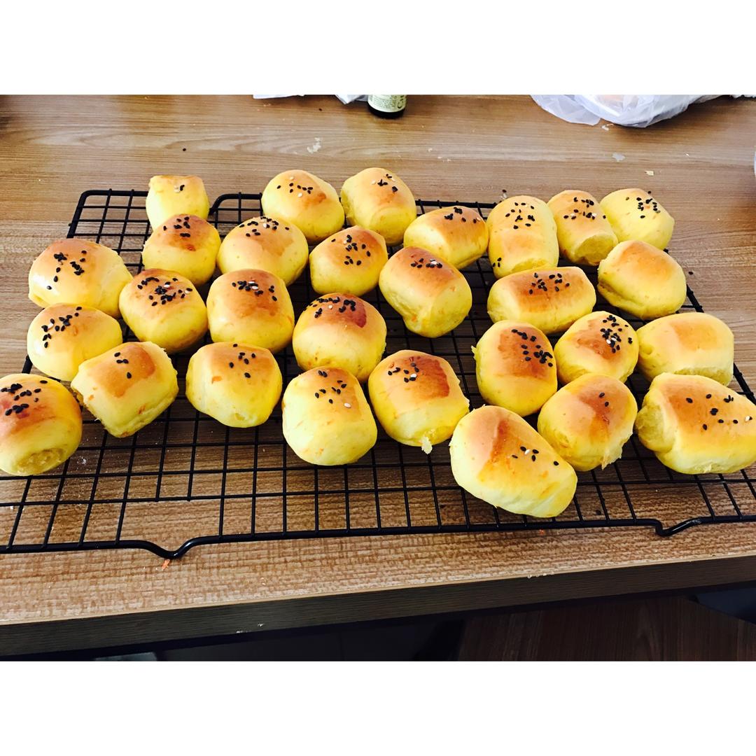 胡萝卜奶油小面包