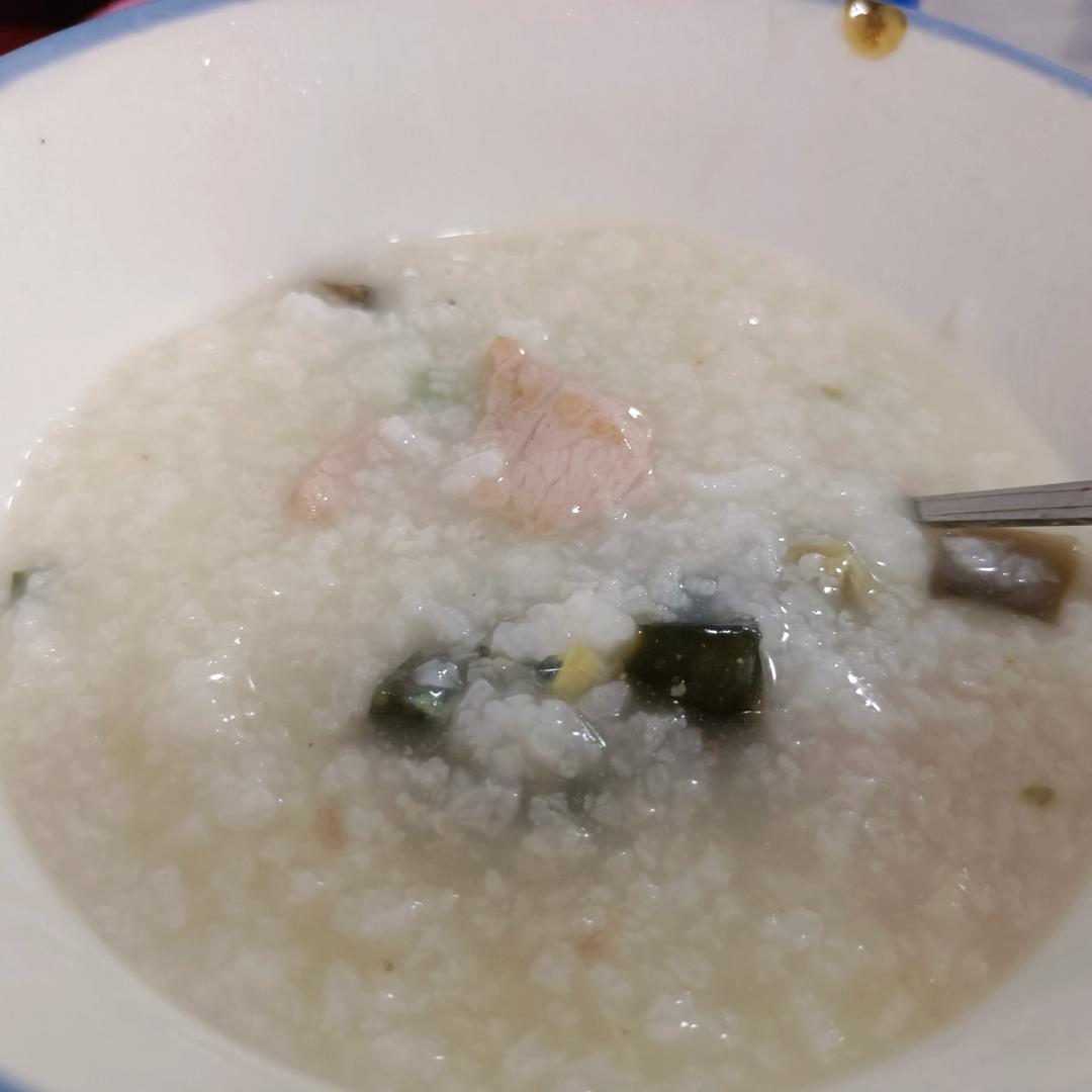 妈妈👩教我做的皮蛋瘦肉粥🥣简单快捷美味😋