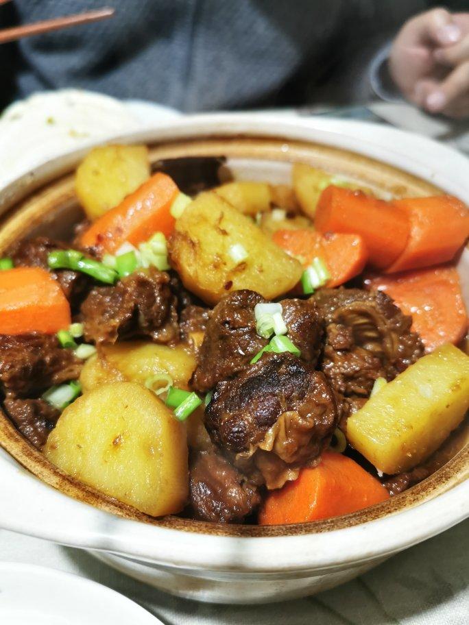 红烧土豆牛腩