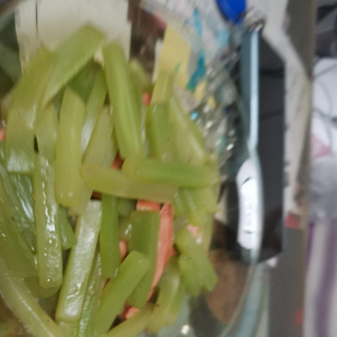 鲜🉐️掉眉毛的莴笋炒火腿