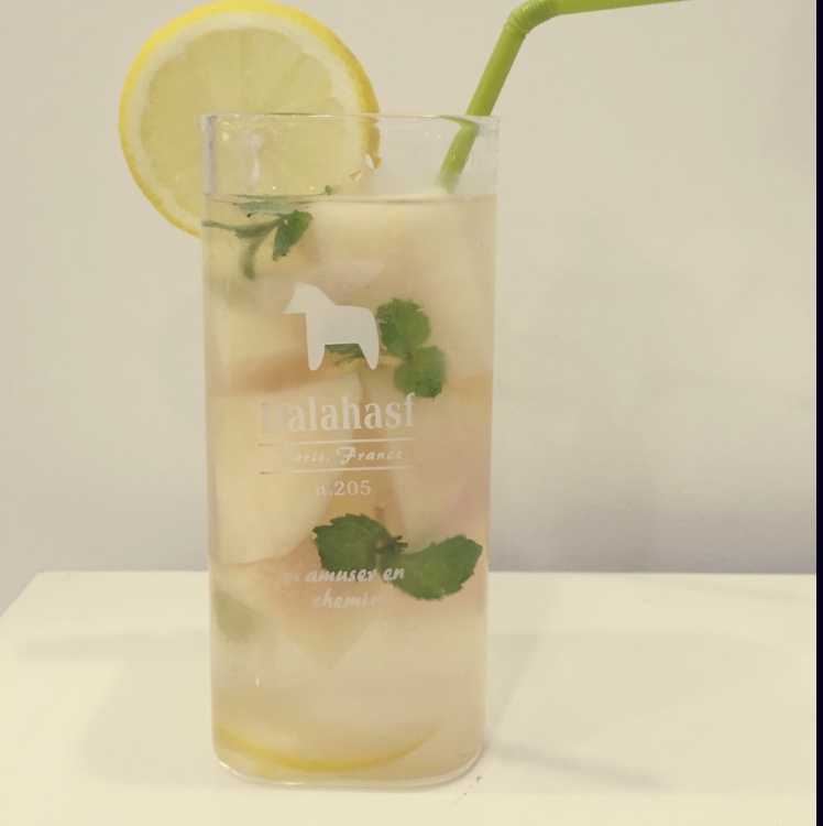 夏日清凉桃子汽水