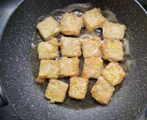 浇汁脆皮豆腐的做法 步骤6