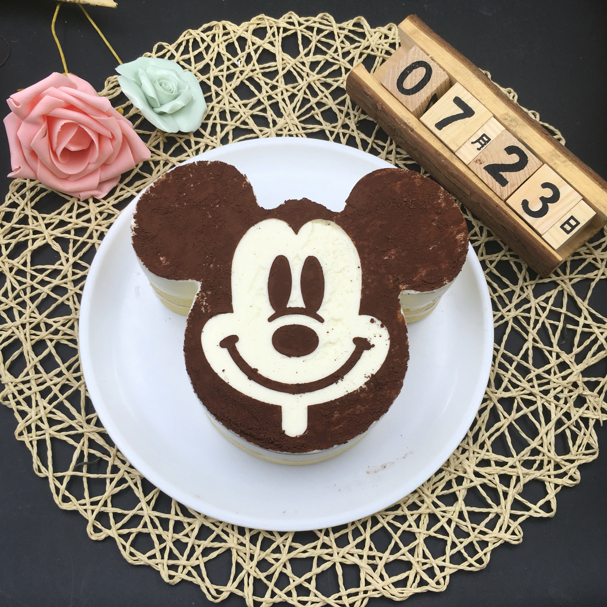 蓉儿85浅茶做的米奇椰香慕斯蛋糕