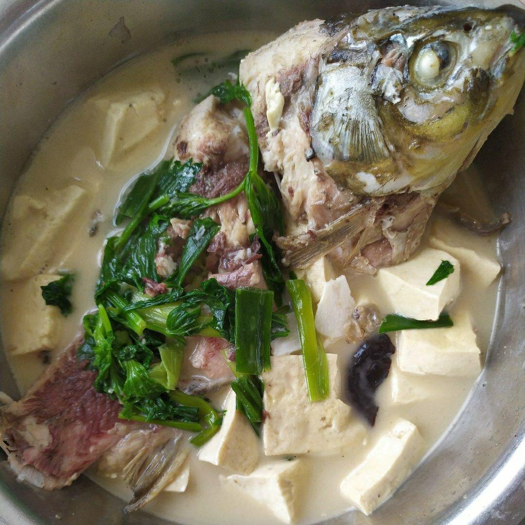 鲫鱼豆腐汤