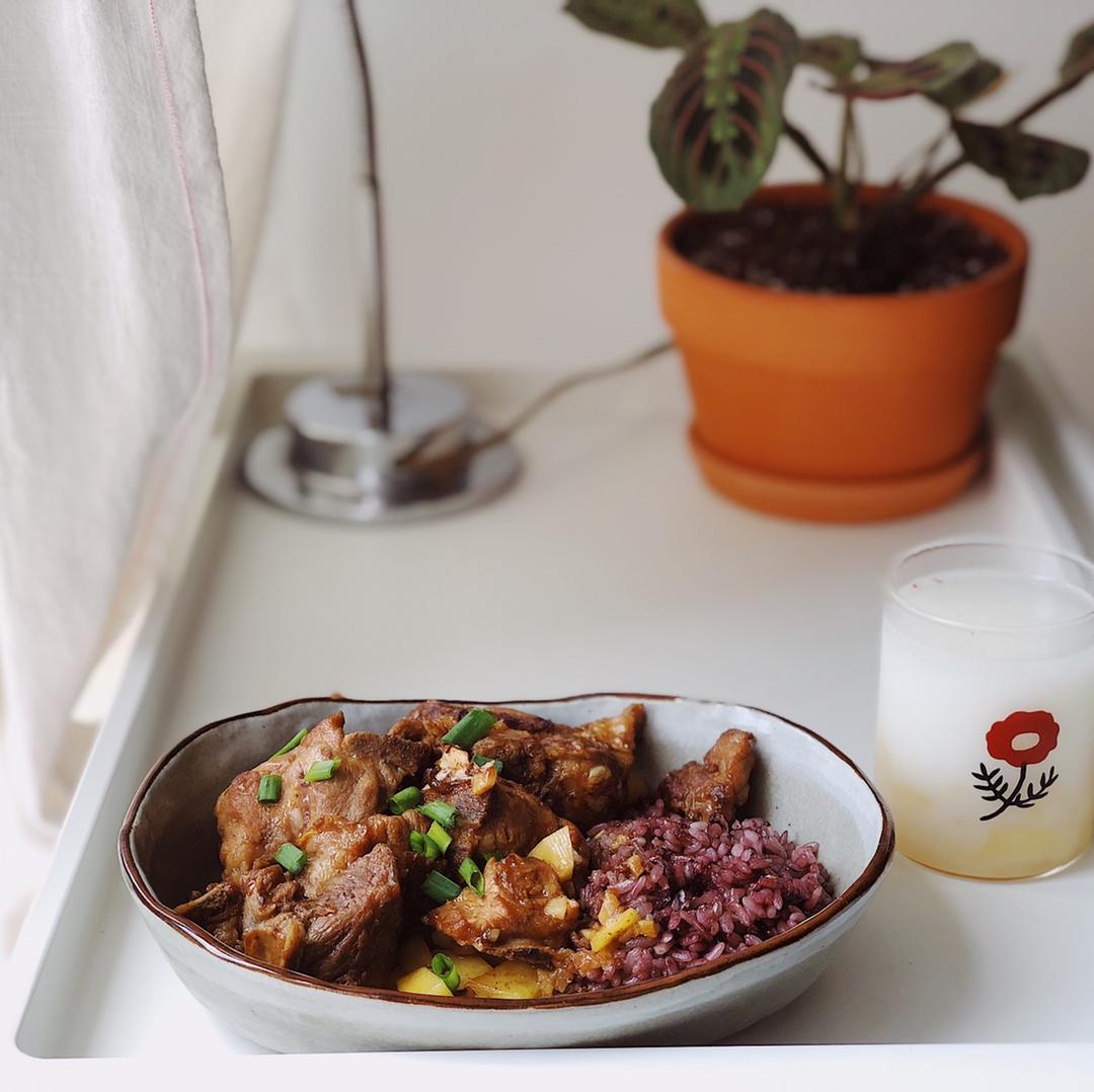 香酥排骨蒸土豆