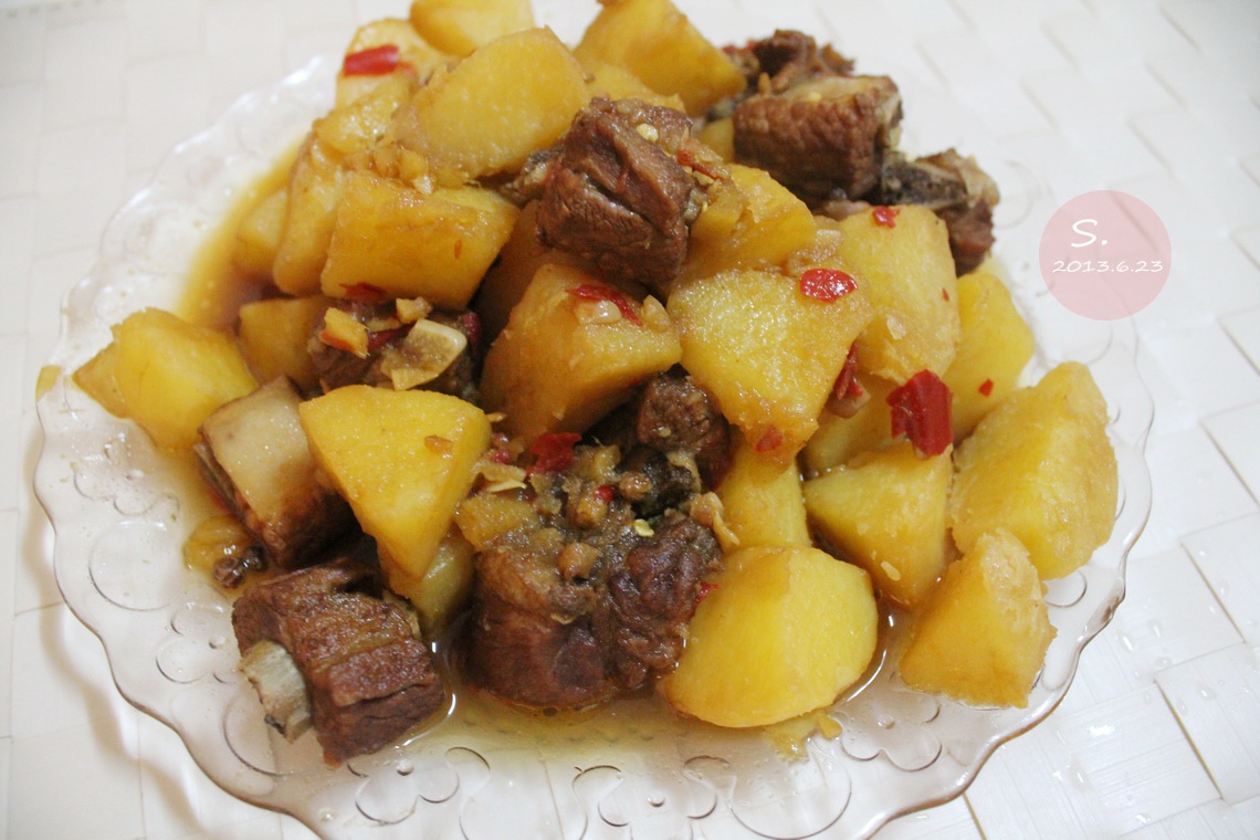 川味土豆烧排骨