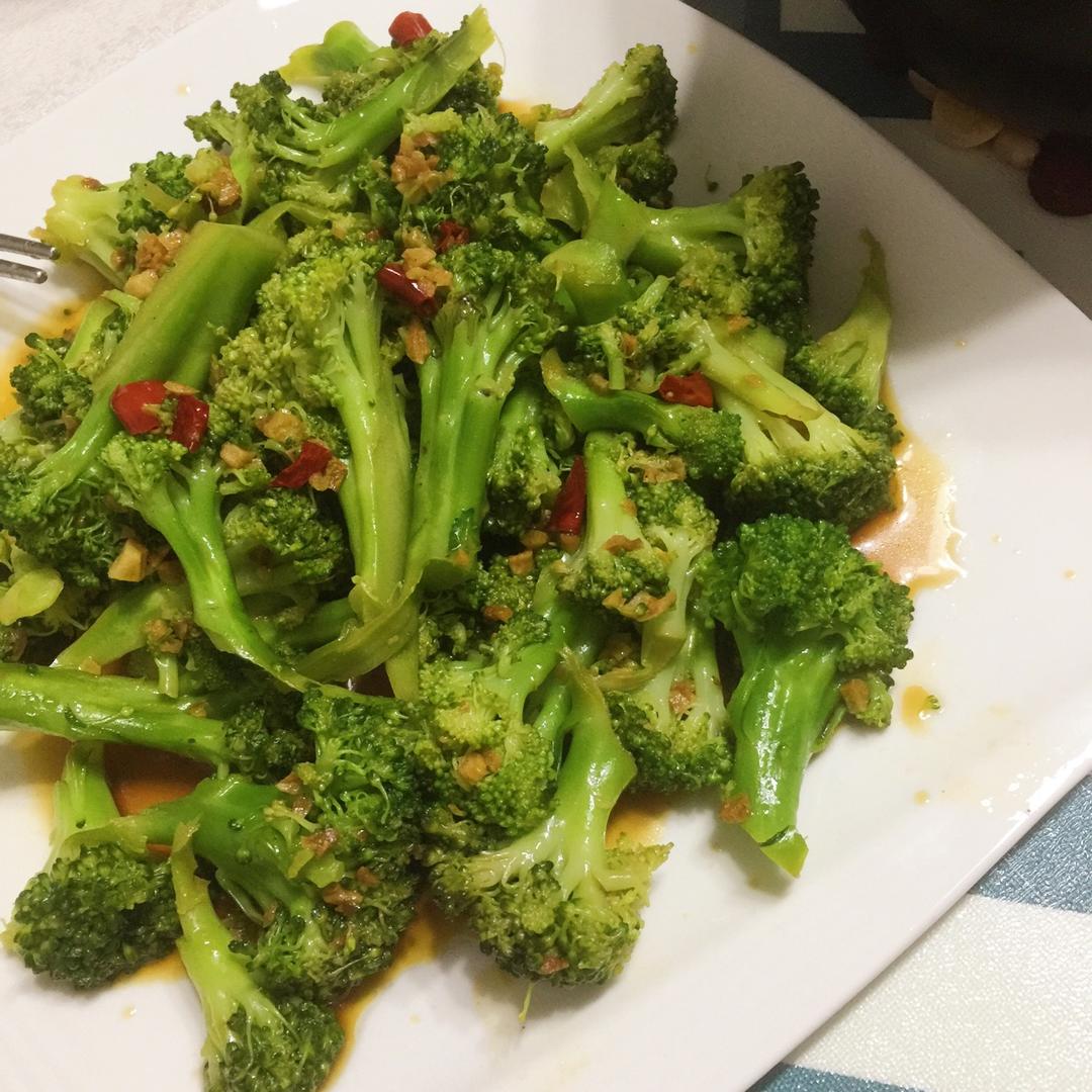 瑜卤卤做的凉拌西兰花-辣的