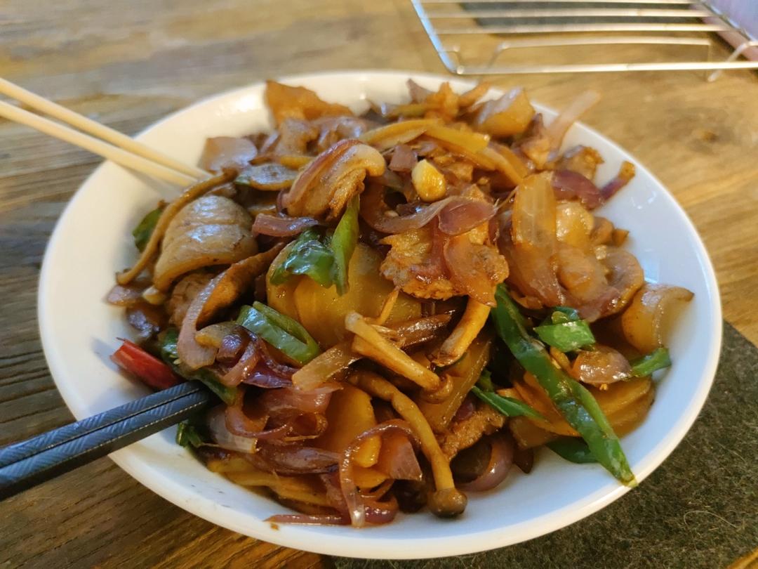 干锅五花肉土豆片