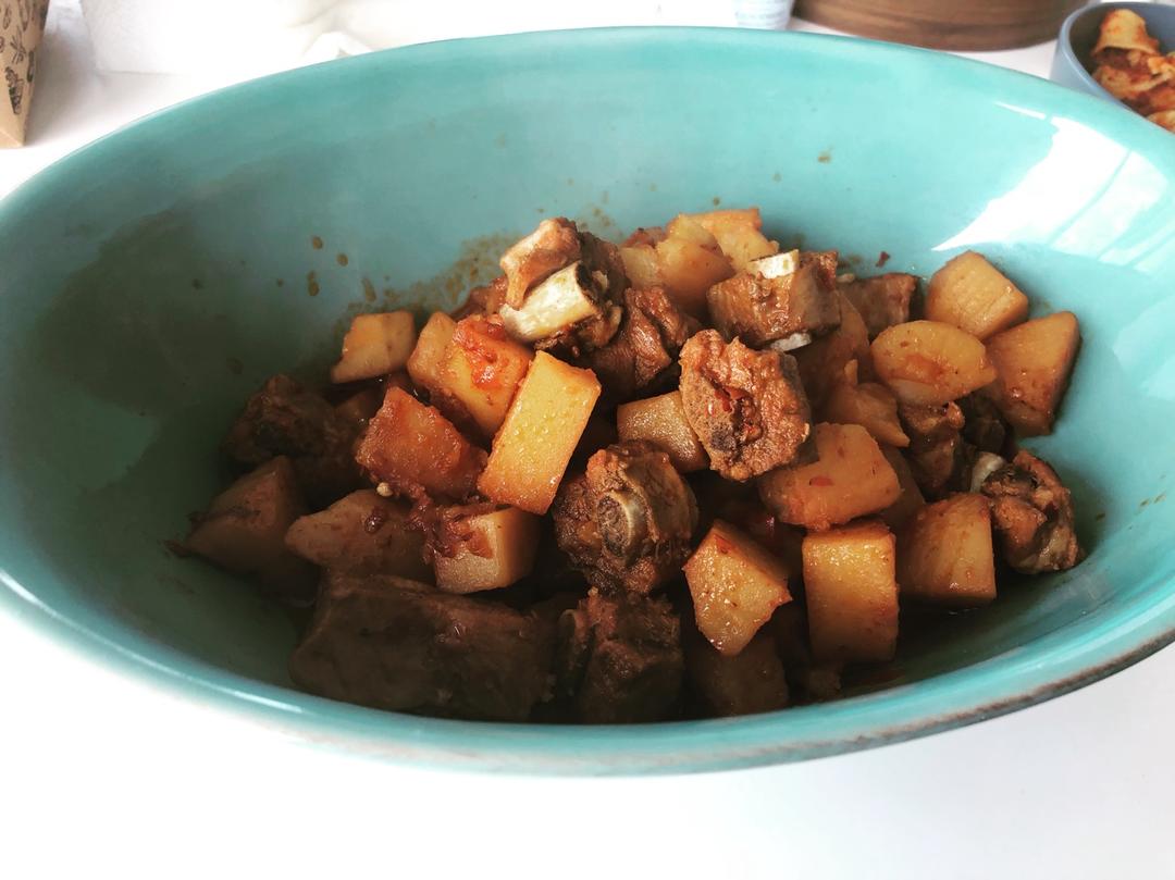 【电饭煲土豆焖排骨】