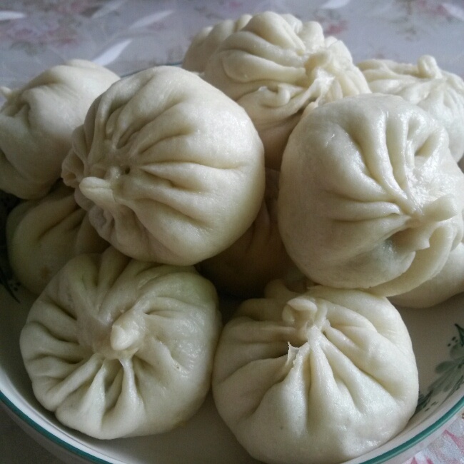 幸运果~～做的家常蒸包子(新手必学 超详 各式花卷馒头适用)