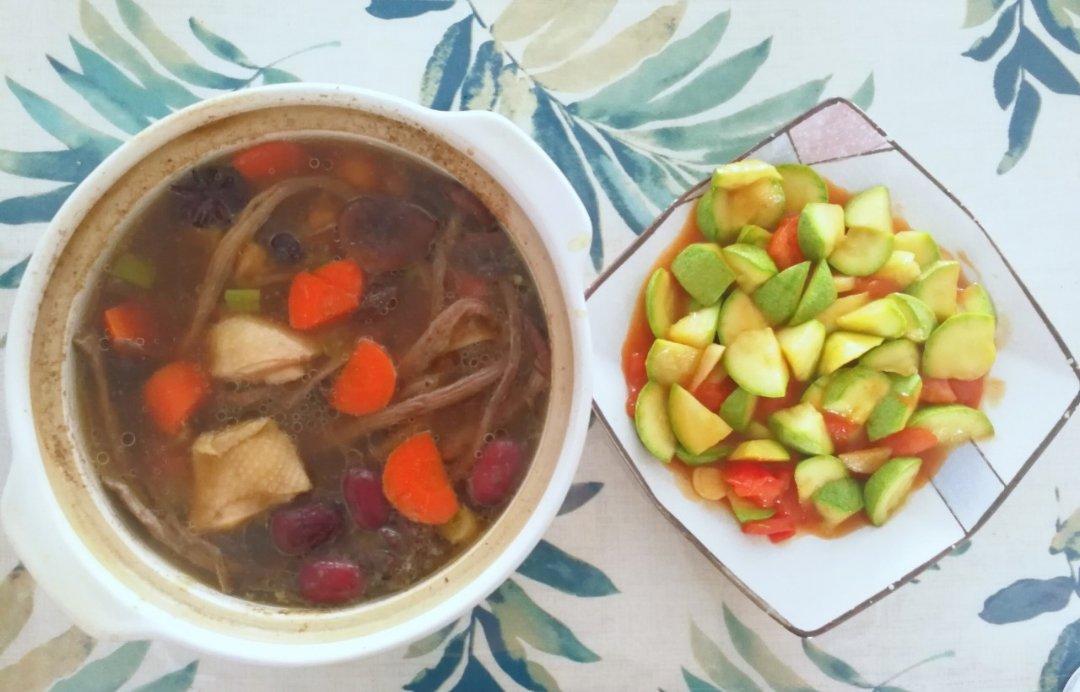 茶树菇煲鸡汤