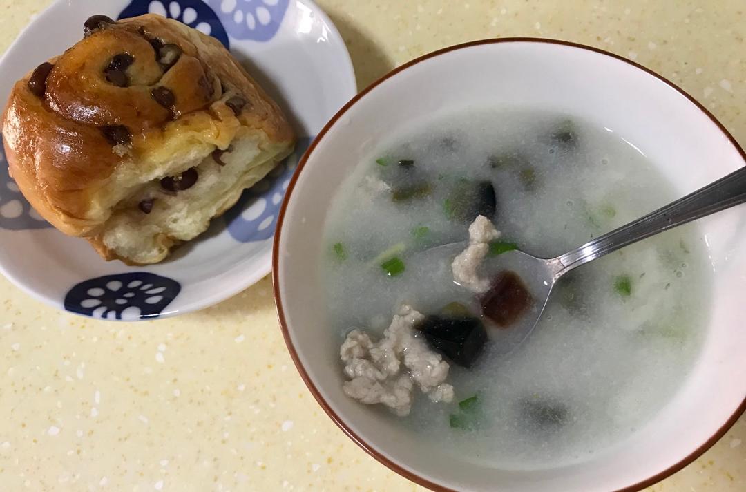 堂妈家的皮蛋瘦肉粥