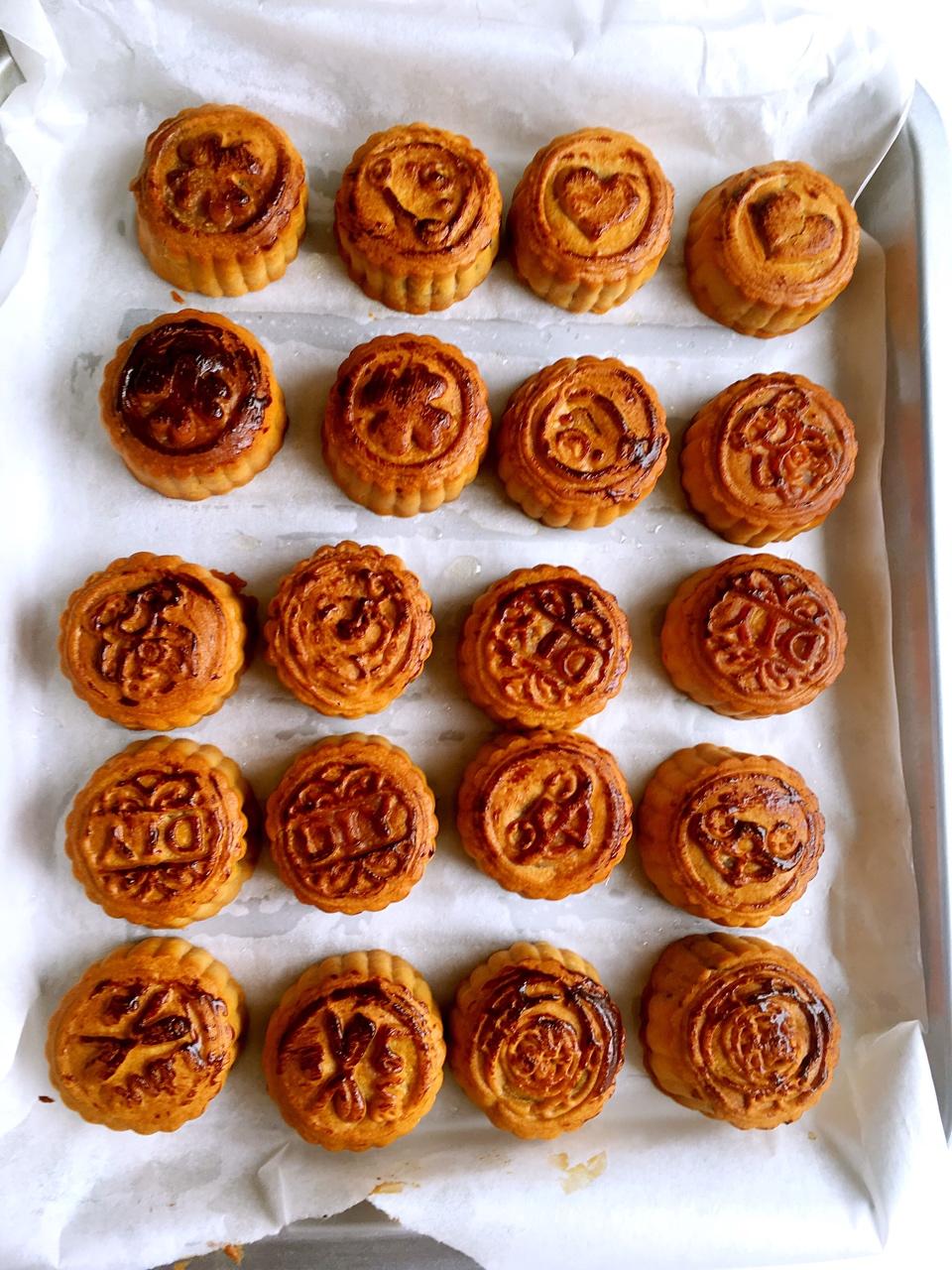 广式月饼——蛋黄莲蓉月饼