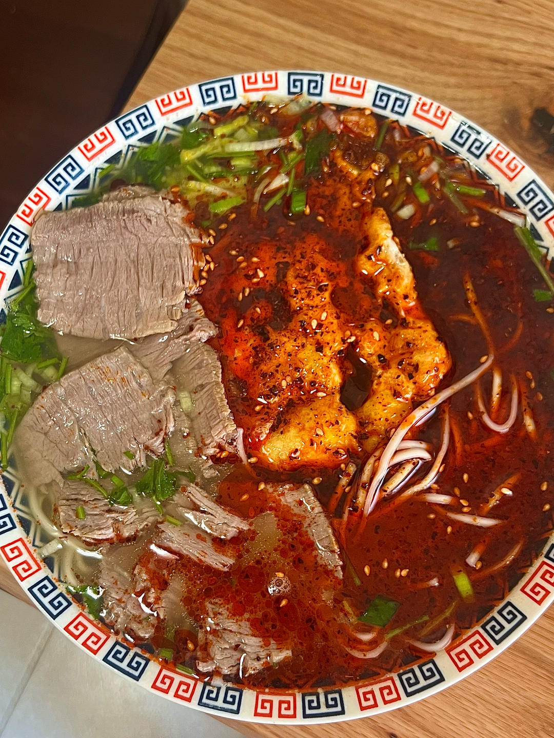 正宗兰州牛肉面～～                        不是兰州拉面😁