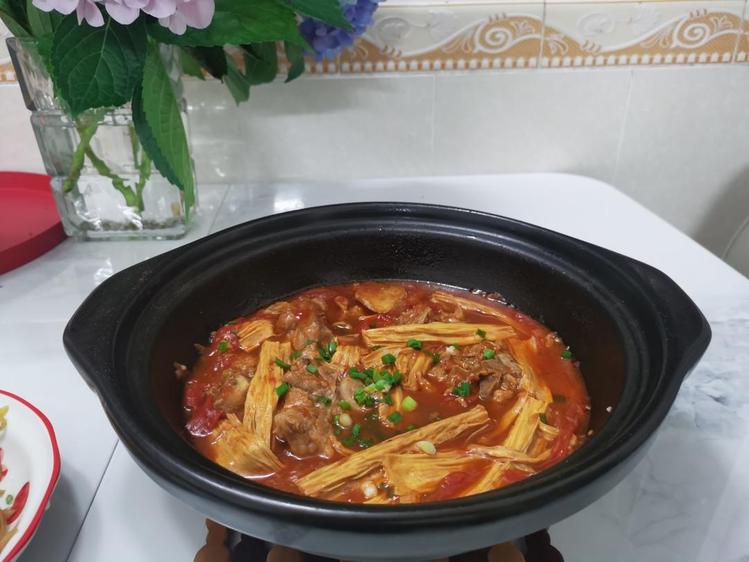 灵魂拌饭，番茄排骨煲❗️❗️一口排骨一口汤，怒吃三碗饭❗️